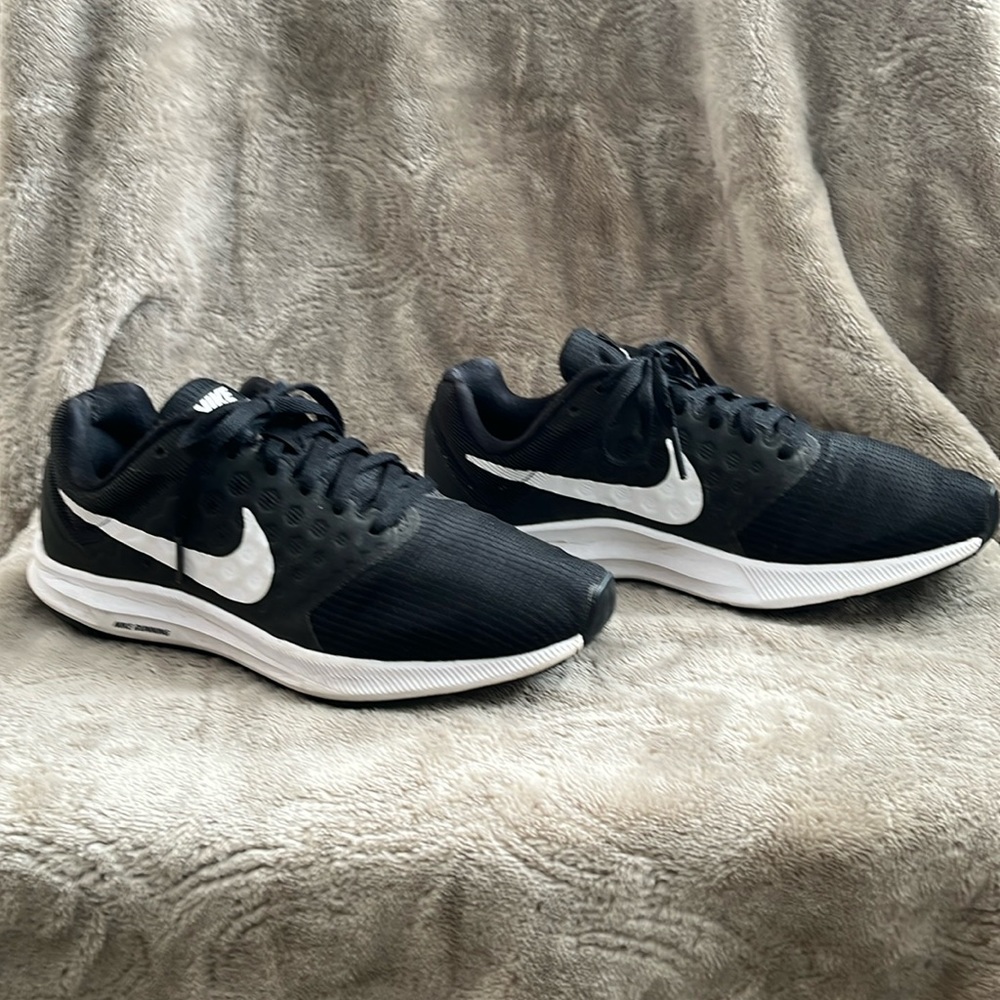 Nike, Downshifter 7 Running Shoe, Size 6